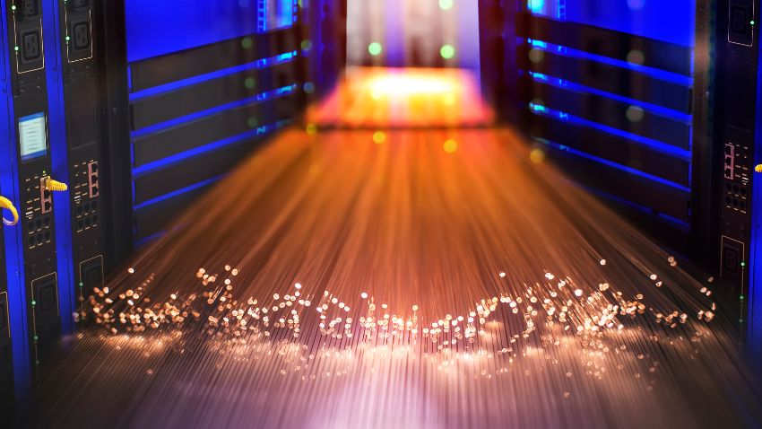 Glasfaser, das Lichtsignale leitet